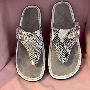 Alegria Vanessa Posh Silver size 37 (us size7)